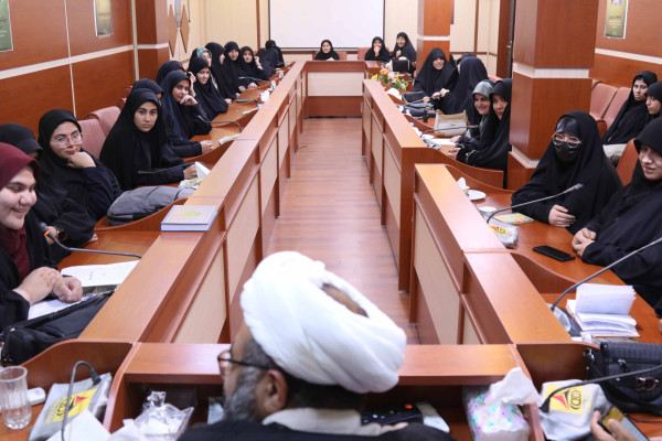 برگزاری  نشست دختران حاج قاسم در استان ایلام