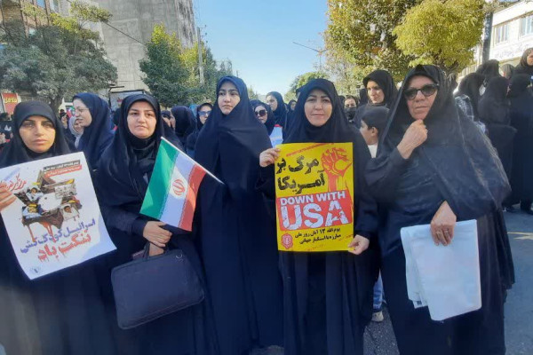 شرکت بانوان شورای راهبری امور بانوان شهرستان اسلام اباد غرب در راهپیمایی 13 آبان