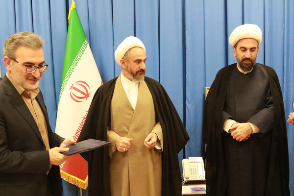 برگزاری سومین جلسه هماهنگی گسترش و توسعه شورای قرآنی در دفتر نماینده ولی‌فقیه در استان ایلام