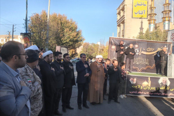 مراسم عزاداری  سینه زنی در سطح خیابان  بمناسبت شهادت حضرت فاطمه زهرا س در شهرستان اسلام آباد غرب
