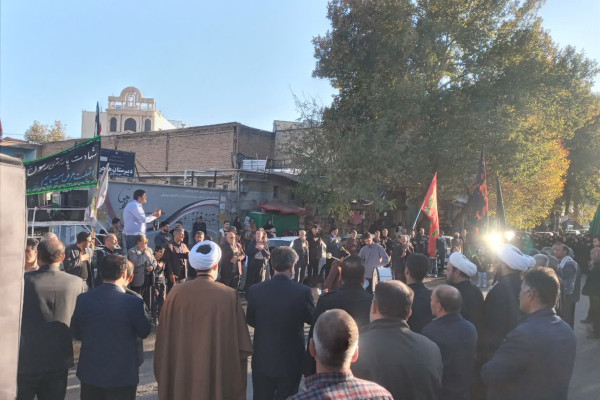 مراسم عزاداری  سینه زنی در سطح خیابان  بمناسبت شهادت حضرت فاطمه زهرا س در شهرستان اسلام آباد غرب
