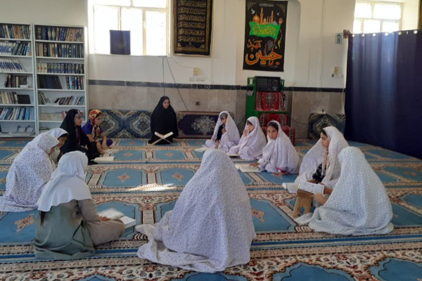 برگزاری محافل انس باقرآن کریم بمناسبت ایام فاطمیه در شهرستان بدره