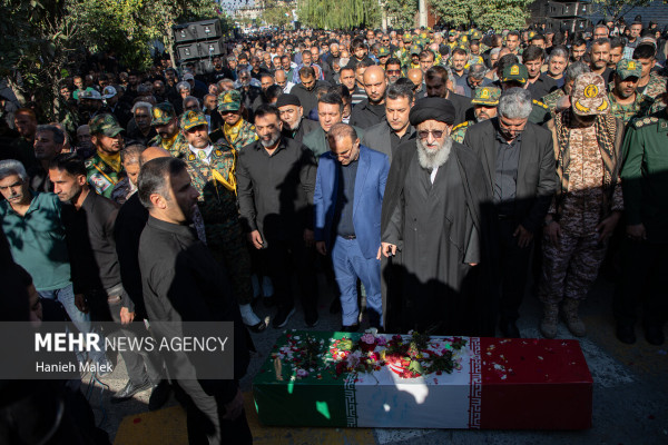 «بازگشت بی‌صدا، بدرقه‌ای پرشکوه؛ شهید گمنام کربلای4 در آغوش مردم آهنگرمحله آرام گرفت»