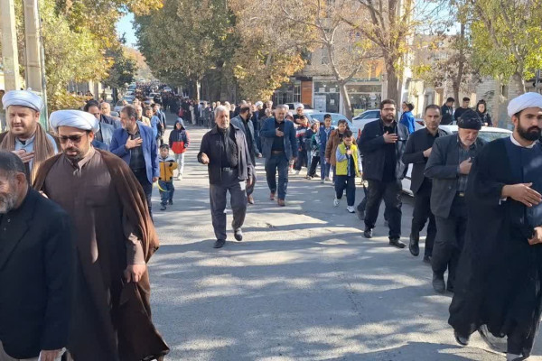 حضور پرشور مردم مؤمن، روحانیت معزز، امام جمعه، فرماندار، هیئت امنای مسجد جامع، فرهنگیان، دانش‌آموزان و نیروهای انتظامی و راهور شهرستان کنگاور