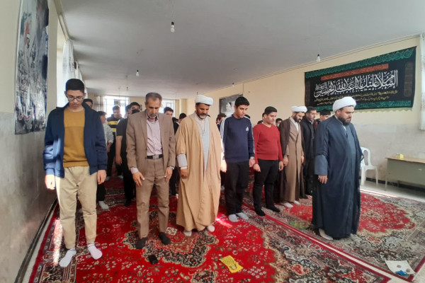 دیدار مسئولين اداره آموزش و پرورش  با مدیر و اساتید و اولیا مدرسه  و همچنین دانش آموزان شهرستان صحنه