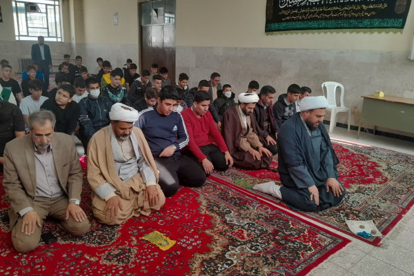 دیدار مسئولين اداره آموزش و پرورش  با مدیر و اساتید و اولیا مدرسه  و همچنین دانش آموزان شهرستان صحنه
