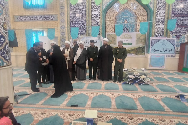 برگزاری محفل انس با قرآن ویژه جوانان و نوجوانان در مسجد جامع شهرستان دره شهر