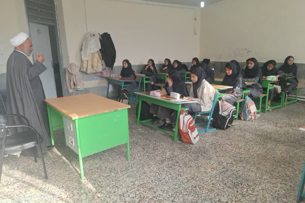 دعوت رئیس اداره تبلیغات اسلامی بدره از دانش آموزان برای اعتکاف