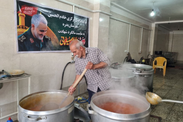 پخت غذای گرم و برپایی سفره افطار علوی در شهرستان بدره