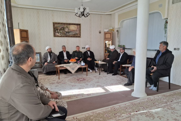 دیدار با خانواده معظم شهدا شهرستان دالاهو
