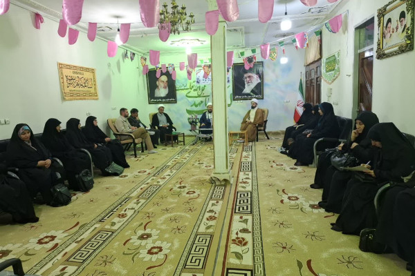 نشست  مبلغین و مبلغات دالاهو با محوریت «زندگی با آیه‌ها» شهرستان دالاهو