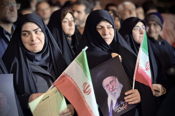 تجمع مردمی میدان‌داران سنندج در حمایت از ایران اسلامی