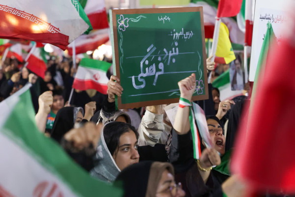 گرامیداشت مقام معلم در تجمع مردمی شبانه «لبیک یا امام» بوشهر