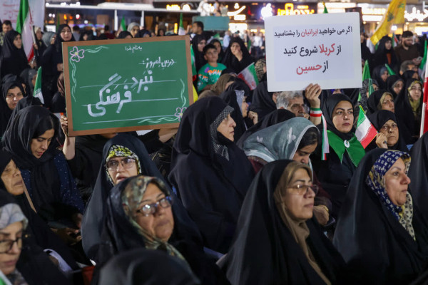گرامیداشت مقام معلم در تجمع مردمی شبانه «لبیک یا امام» بوشهر