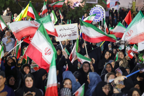 گرامیداشت مقام معلم در تجمع مردمی شبانه «لبیک یا امام» بوشهر