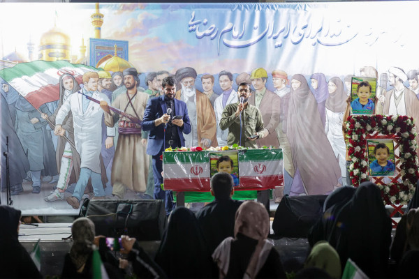 گرامیداشت مقام معلم در تجمع مردمی شبانه «لبیک یا امام» بوشهر