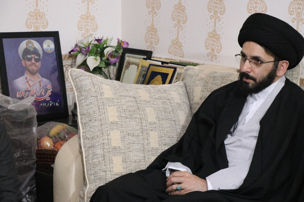 دیدار حجت الاسلام و المسلمین راجی با خانواده شهدای جنگ رمضان