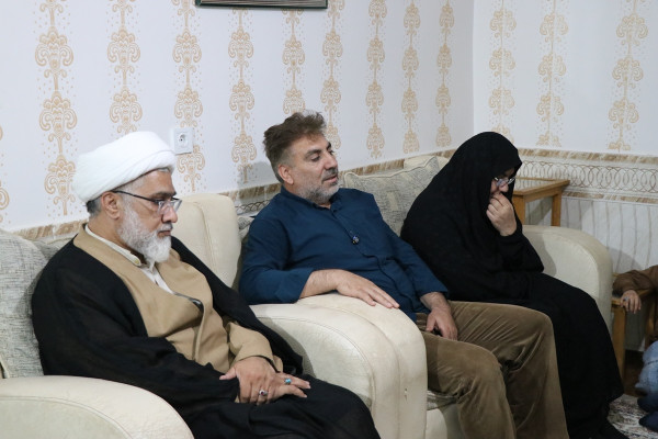 دیدار حجت الاسلام و المسلمین راجی با خانواده شهدای جنگ رمضان
