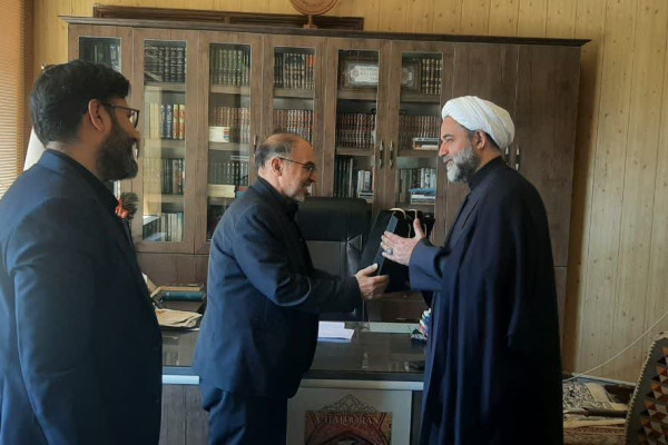 تجلیل و قدردانی از بزرگ حامی فعالیت‌های قرآنی استان