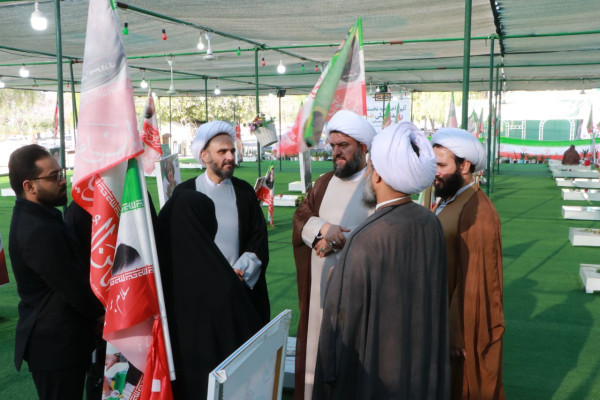 حضور مسئول سازمان مدارس صدرا در گلزار شهدای مدرسه شجره طیبه میناب