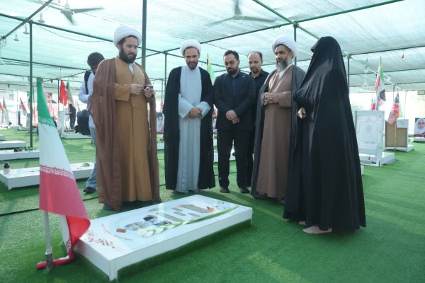 حضور مسئول سازمان مدارس صدرا در گلزار شهدای مدرسه شجره طیبه میناب