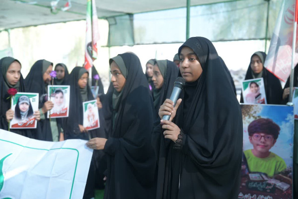 حضور مسئول سازمان مدارس صدرا در گلزار شهدای مدرسه شجره طیبه میناب