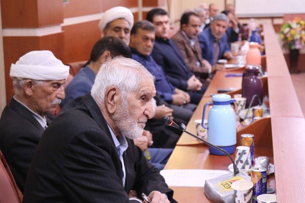 نشست صمیمی با بزرگان ایل خزل