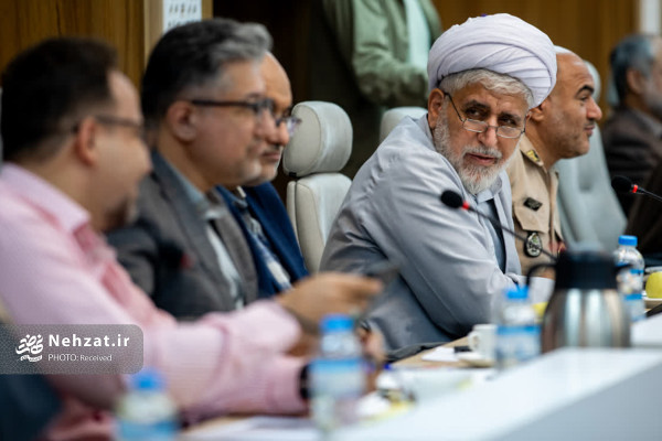 نشست هم‌اندیشی دستگاه‌های حاکمیتی و مجموعه‌های قرآنی پیرامون «نهضت زندگی با آیه‌ها» برگزار شد