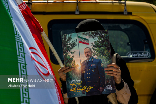 زنجیره انسانی «جان‌فدا» در مشهد