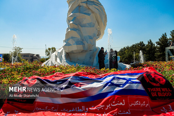 زنجیره انسانی «جان‌فدا» در مشهد