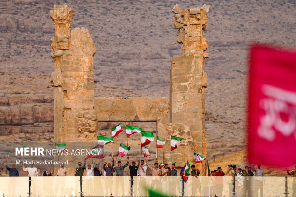 تخت‌جمشید؛ قرار جان‌فدایان شیرازی