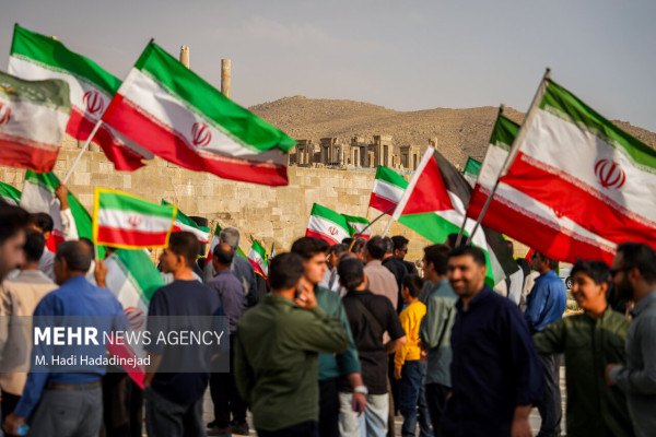 تخت‌جمشید؛ قرار جان‌فدایان شیرازی