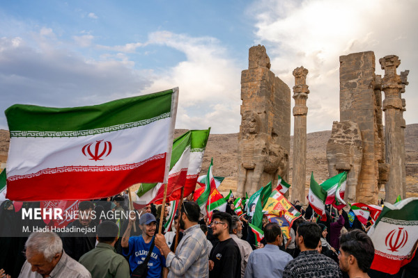 تخت‌جمشید؛ قرار جان‌فدایان شیرازی