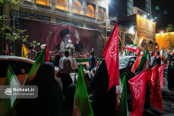 حضور حجت الاسلام قمی در تجمع شبانه مقابل دانشگاه شریف
