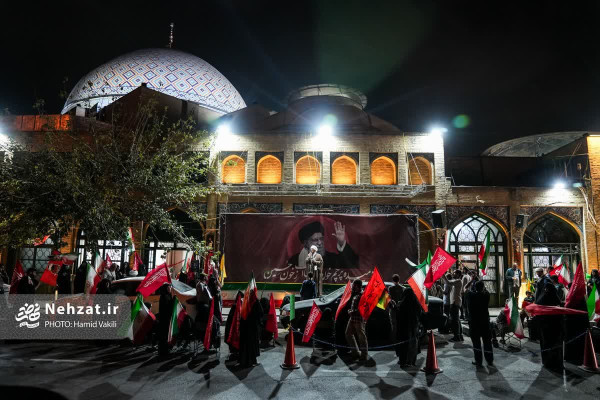 حضور حجت الاسلام قمی در تجمع شبانه مقابل دانشگاه شریف