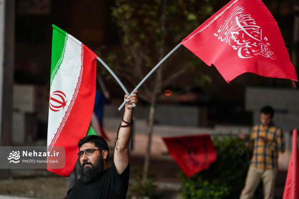 حضور حجت الاسلام قمی در تجمع شبانه مقابل دانشگاه شریف