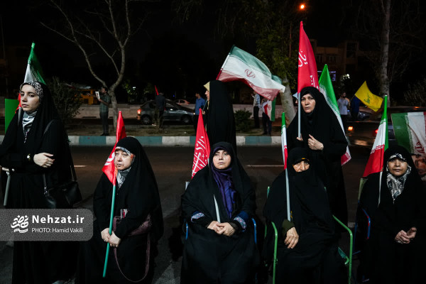 حضور حجت الاسلام قمی در تجمع شبانه مقابل دانشگاه شریف
