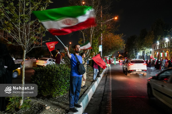 حضور حجت الاسلام قمی در تجمع شبانه مقابل دانشگاه شریف