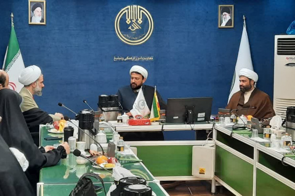 نشست هم اندیشی اساتید کارگاه های رویش با دبیر ستاد جمعیت و خانواده برگزار شد