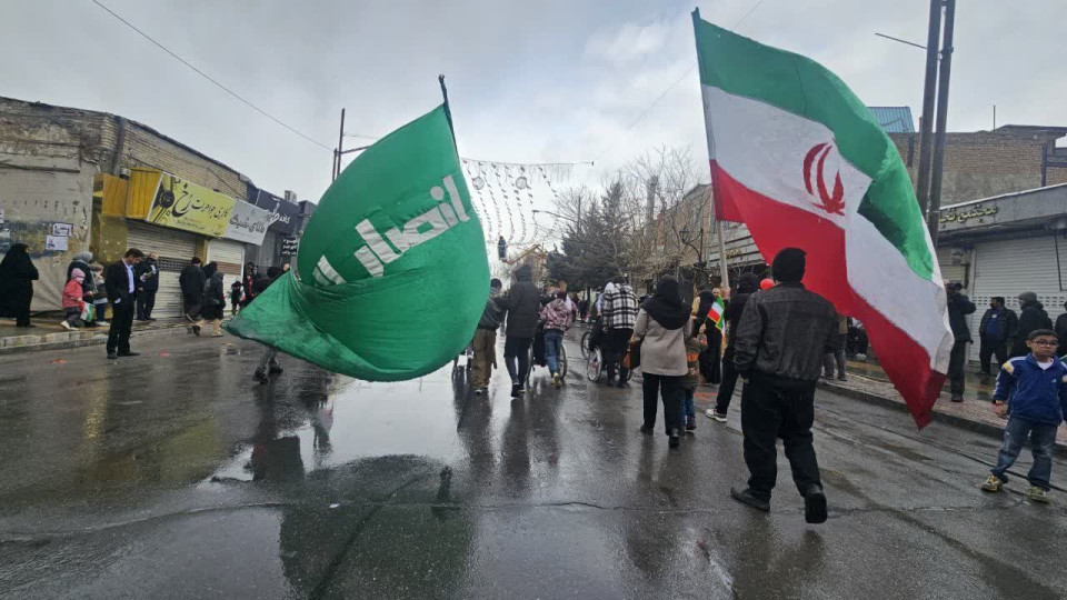 حماسه حضور شهرکردی‌ها در هوای بارانی