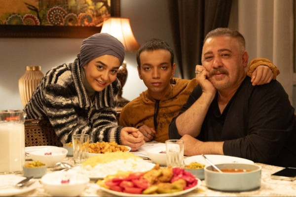 «اهلِ ایران» به نیمه رسید