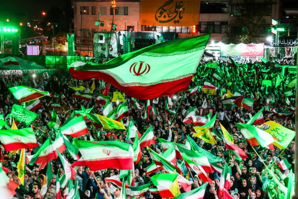 در محرم امسال مردم عزای حسینی را با خروش میدانی پیوند می‌زنند