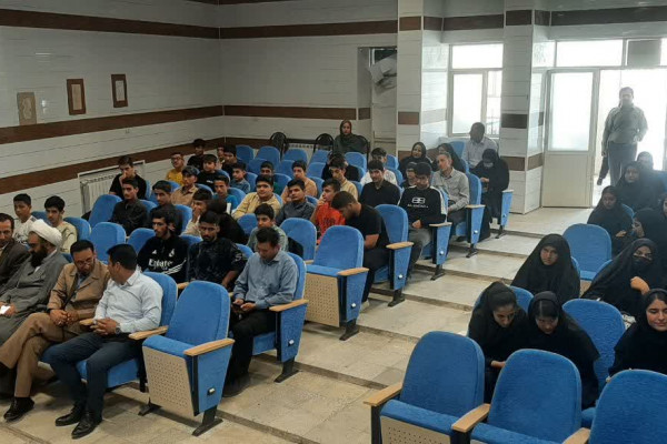 تجلیل از دانش آموزان فعال نهضت زندگی با آیه ها در شهرستان بدره