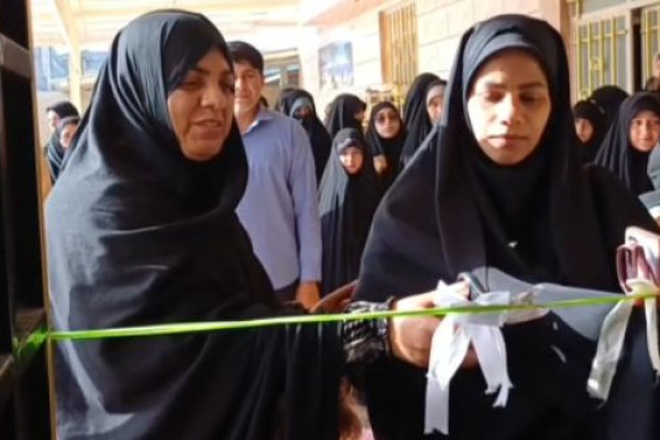 آیین افتتاح خانه قرآنی بیت النور در منزل پدر شهید دانش آموز محمد آبادی زاده