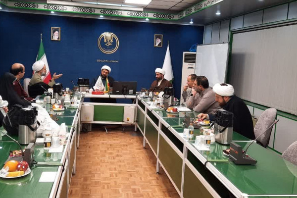 نشست هم اندیشی اساتید کارگاه های رویش با دبیر ستاد جمعیت و خانواده برگزار شد