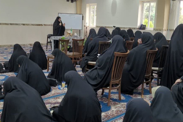 نشست تخصصی شبکه‌های «صبرا و اسماء» در نوشهر با تمرکز بر تربیت راویان بانوی جهاد تبیین