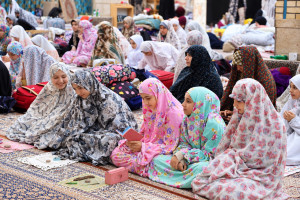 از صف اول اعتراض تا صف اول اعتکاف