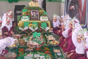 مراسم جشن قرآنی در مدرسه سمیه میناب برگزار شد
