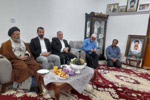 رئیس اداره تبلیغات شهرستان لنده با خانواده شهدا دیدار کرد